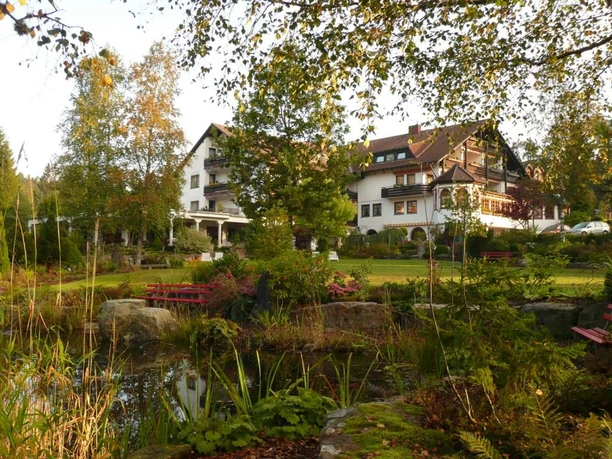 Hotel Waldblick - Gartenansicht