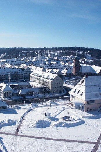 Verschneiter Marktplatz