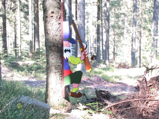 Im Wald lauert der Räuber