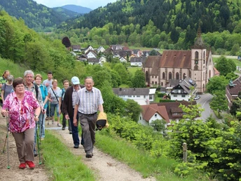 Aufstieg zur ersten Sitzgruppe oberhalb des Ringhotels Sonnenhof