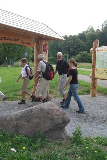 Wanderstart am Portal Gernsbacher Runde
