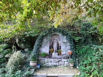 Lourdes Grotte beim Schroffen