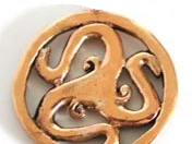 Triskele - Symbol der Kelten, dies ist auch auf jedem Wegweiser.