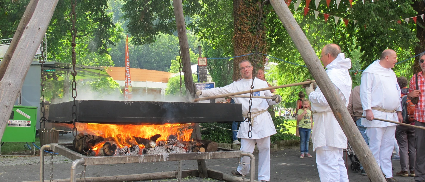 Salzsieden zum Brunnenfest in Bad Sooden-Allendorf