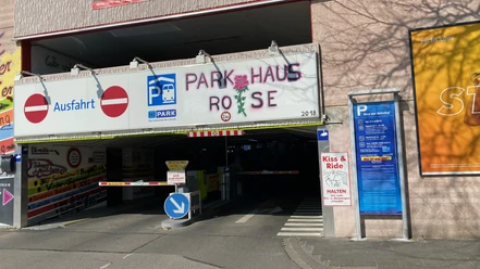Parkplatz Rose.jpg
