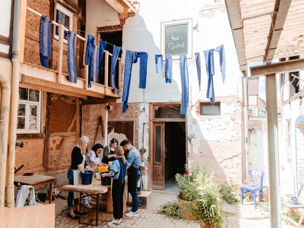Wolpeterhaus_Steine formen im Hof wolpeterhaus-steine-formen-im-hof