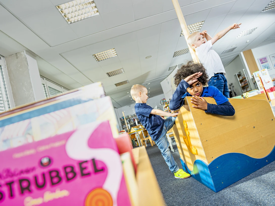 Stadtbibliothek Kinder und Jugend © Aileen Rogge.jpg Kinder- und Jugendabteilung in der Stadtbibliothekcity libraryStadsbibliotheek