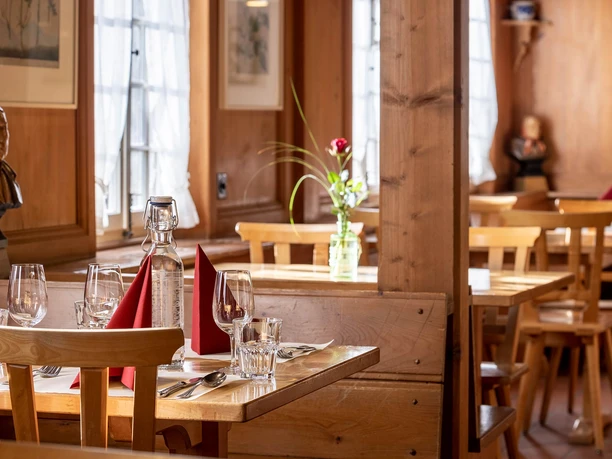 restaurant-alter-baeren-ballenberg-gaststube-tisch.jpg