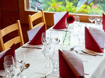 restaurant-wilerhorn-ballenberg-gedeckter-tisch.jpg