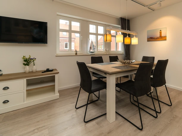 Blick ins Esszimmer der Ferienwohnung App. 201 in der Inselresidenz Strandburg, Juist. Blick ins Esszimmer der Ferienwohnung App. 201 in der Inselresidenz Strandburg, Juist.