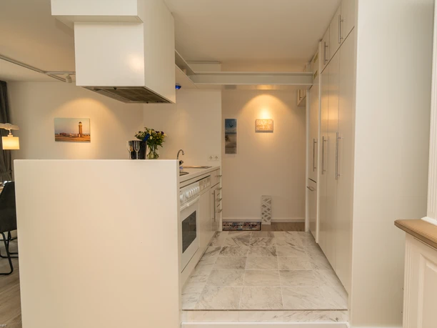 Küche mit Markengeräten von Miele in der Ferienwohnung App. 201, Inselresidenz Strandburg Juist.