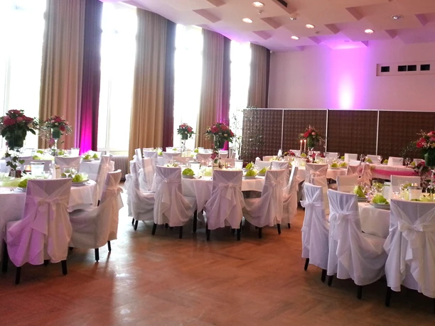 Festsaal in der Oase - Haus am Luhner Forst Festsaal in der Oase - Haus am Luhner Forst