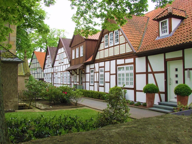 Versmold - Fachwerkrund Bockhorst Fachwerkhäuser rund um die Ev. Dorfkirche in Versmold-Bockhorst
