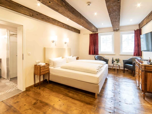 Hotel Alte Münze in Goslar - Doppelzimmer mit Blick zur Marktkirche Hotel Alte Münze in Goslar - Doppelzimmer mit Blick zur Marktkirche