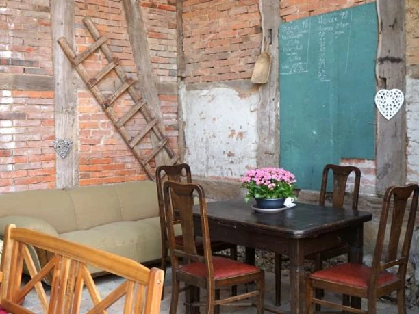 noerdliches-harzvorland-erikas-eiscafe-doehren-sofa-beate-ziehres-688x387.jpg