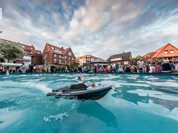 Schiffchenteich-Kurplatz.jpg Schiffchenteich-Kurplatz