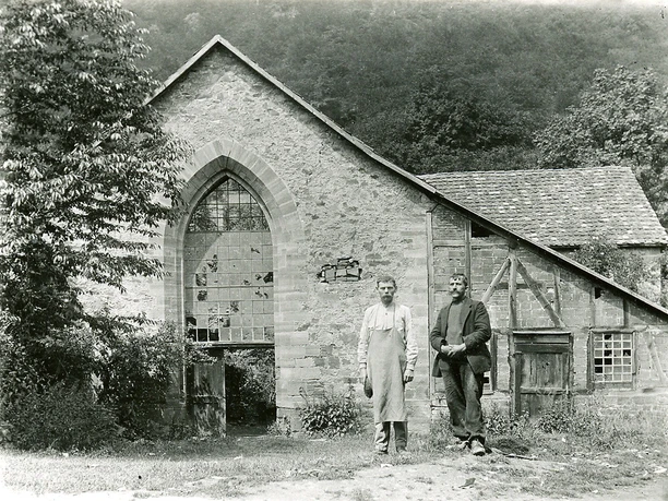 Zwei Arbeiter vor der Bericher Hütte ca. 1912
