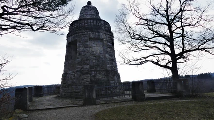 Dr. Marc Turm bei Bad Wildungen mit schönen Ausblick in das Helenental
