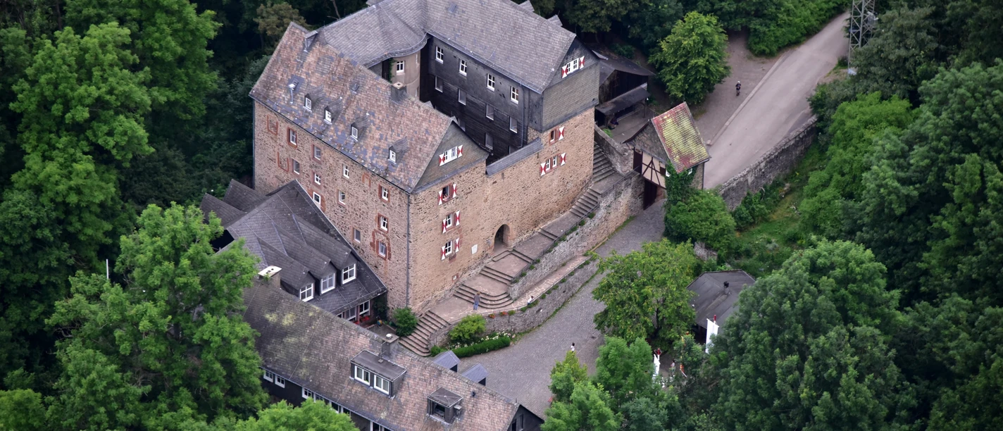 Burg Hessenstein aus der Luft