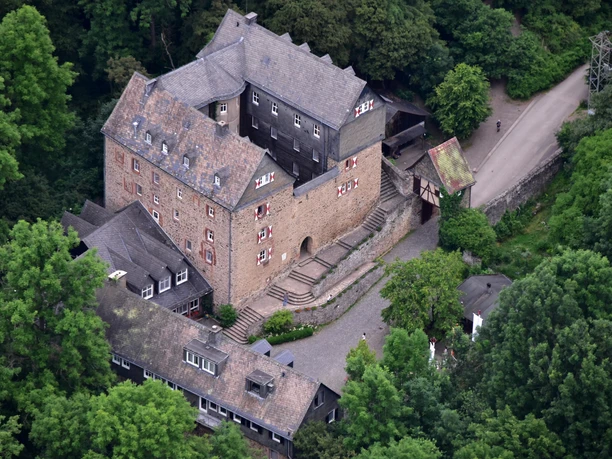 Burg Hessenstein aus der Luft