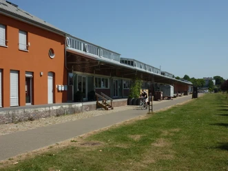 Künstlerateliers in den ehemaligen Güterhallen im Südpark Künstlerateliers in den ehemaligen Güterhallen im Südpark