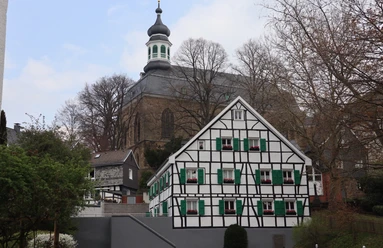 Gräfrather Klosterkirche St. Mariä Himmelfahrt Gräfrather Klosterkirche St. Mariä Himmelfahrt