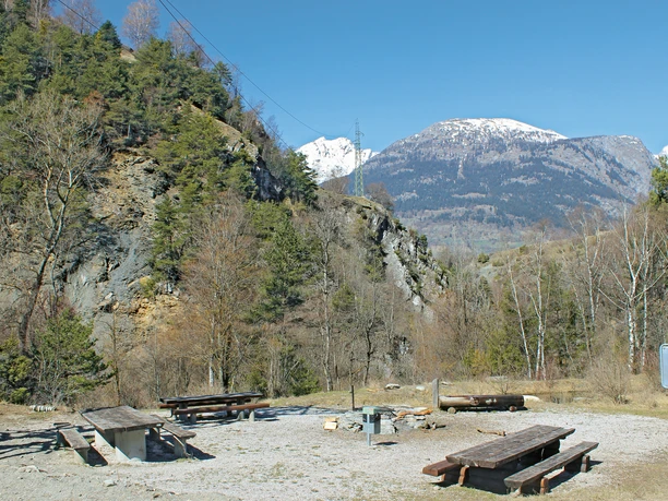 Feuerstelle_Gringji_Platz.jpg Platz bei der Feuerstelle Gringji