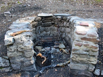 Feuerstelle_Burgspitz_Herd.jpg Feuerstelle BurgspitzBurgspitz fire pitFoyer Burgspitz