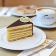 Gilgen's Cappuccino und Herrentorte.jpg