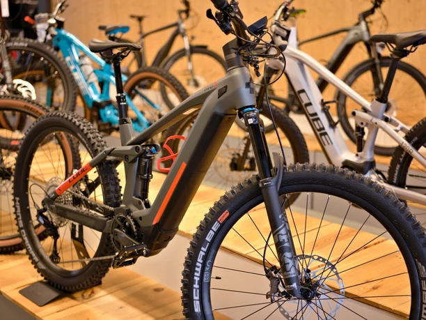 cube-bike-store-simplon-Ausstellung-03.jpg