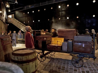 Deutsches-Auswandererhaus Museumsraum I.jpg