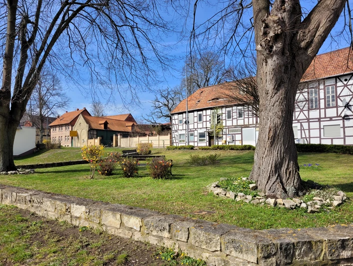 Rastplatz im Ort Roklum 7.jpg