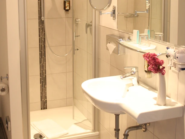 Badezimmer im Hotel Gräfrather Hof Badezimmer im Hotel Gräfrather Hof