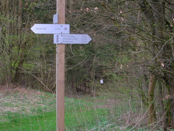 Wanderwegweiser am N2 bei Neerdar