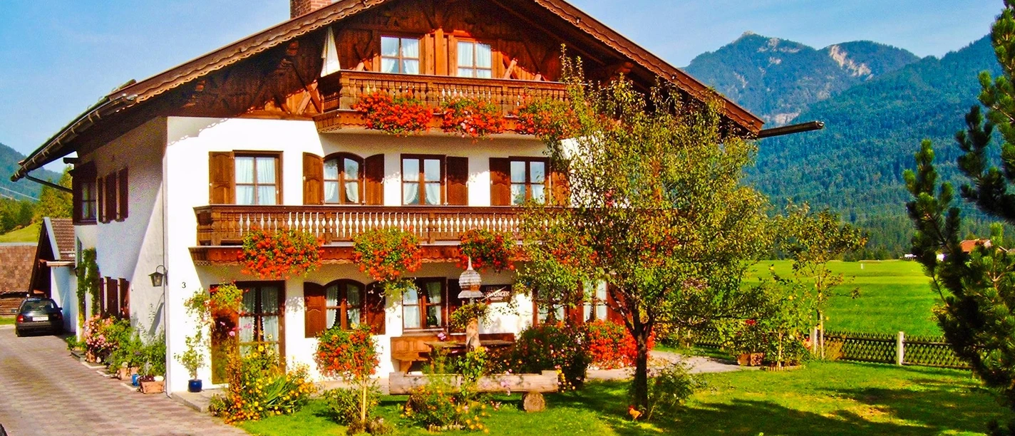 Hausansicht Sommer Wallgau