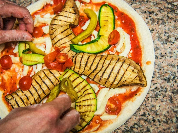 il-buongustaio-pizza-frisch-zubereiten.jpg
