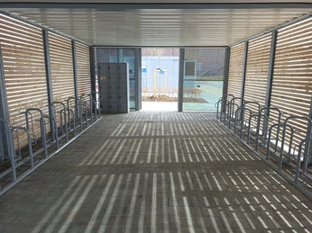 Bikeandridebox Bahnhof Cuxhaven.jpg