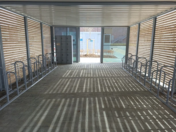 Bikeandridebox Bahnhof Cuxhaven.jpg