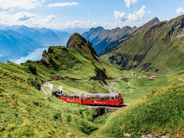 brienz-rothorn-bahn-unterweg-richtung-bergstation.jpg