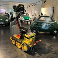 Polizeimuseum Niedersachsen Ein Innenraum des Polizeimuseums Niedersachsen mit historischen Polizeiautos und einem Roboter.An interior of the Lower Saxony Police Museum with historic police cars and a robot.Et interiør fra Niedersachsens politimuseum med historiske politibiler og en robot.Een interieur van het politiemuseum van Nedersaksen met historische politieauto's en een robot.
