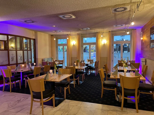 Minden - Restaurant Tonci -Foto1.jpg Das Bild zeigt weitere Sitzmöglichkeiten.