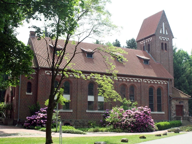 Lazarus-Kirche Kästorf_aussen.jpg