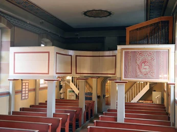 St.-Christinen-Kirche Walle_Empore.jpg