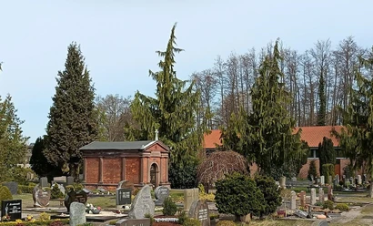 St.-Marien-Friedhof Isenbüttel.jpg