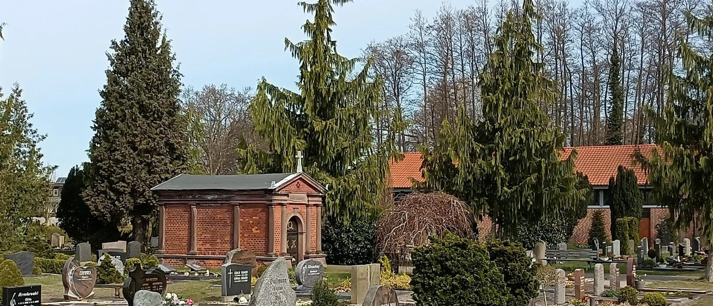 St.-Marien-Friedhof Isenbüttel.jpg