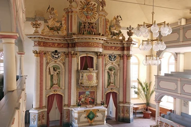 St.-Nicolai-Kirche Gifhorn_Altarwand von oben2.jpg