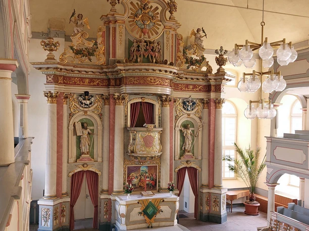 St.-Nicolai-Kirche Gifhorn_Altarwand von oben2.jpg