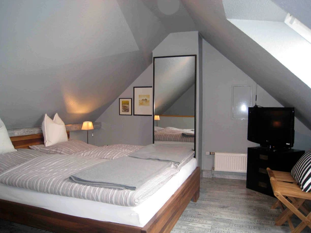 Schlafzimmer-Ferienwohnung-Lucky-Island-Juist.PNG Schlafzimmer-Ferienwohnung-Lucky-Island-Juist