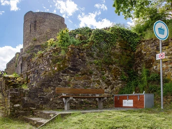 Picknickstation an der Burgruine