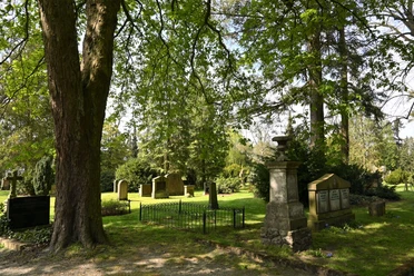 Hasefriedhof Grabmale.JPG Hasefriedhof alte Grabmale aus Stein